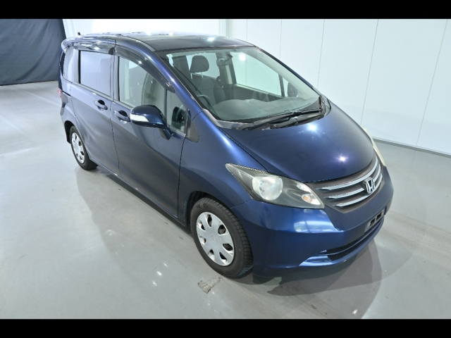 HONDA FREED — фото