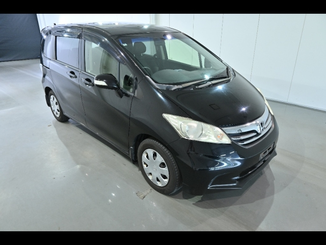 HONDA FREED — фото