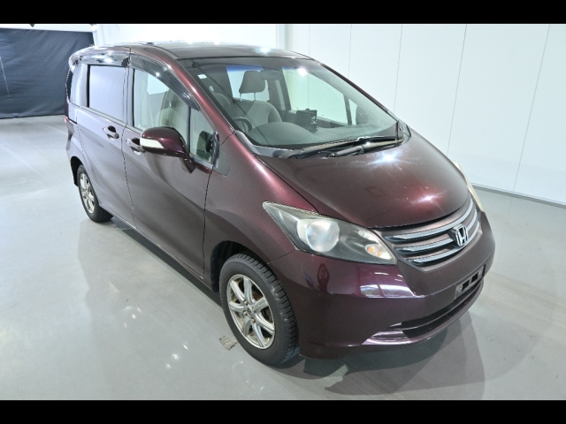 HONDA FREED — фото