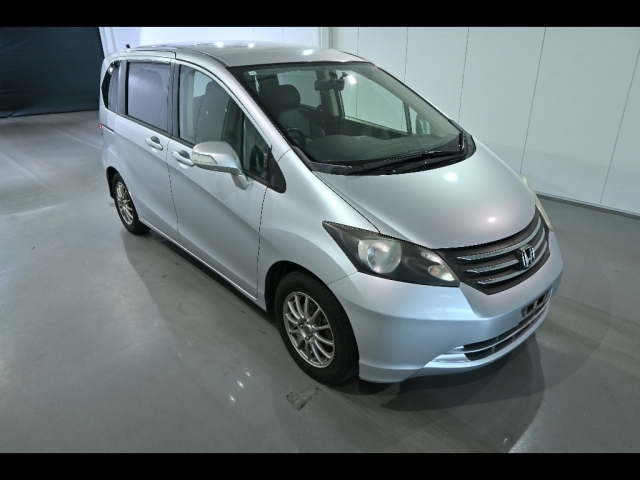 HONDA FREED — фото