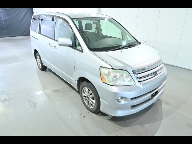 TOYOTA NOAH — фото