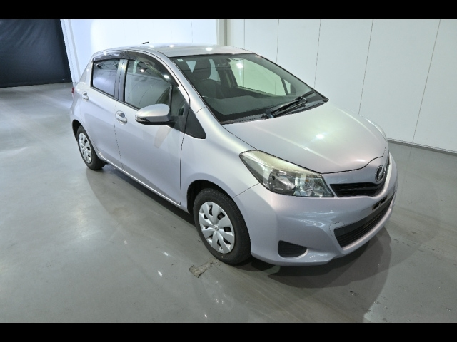 TOYOTA VITZ — фото