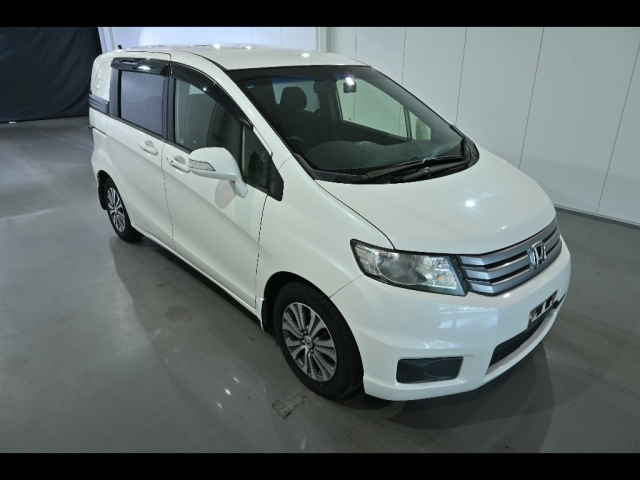 HONDA FREED — фото