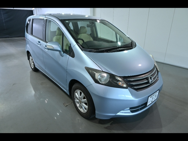 HONDA FREED — фото