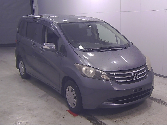 HONDA FREED — фото