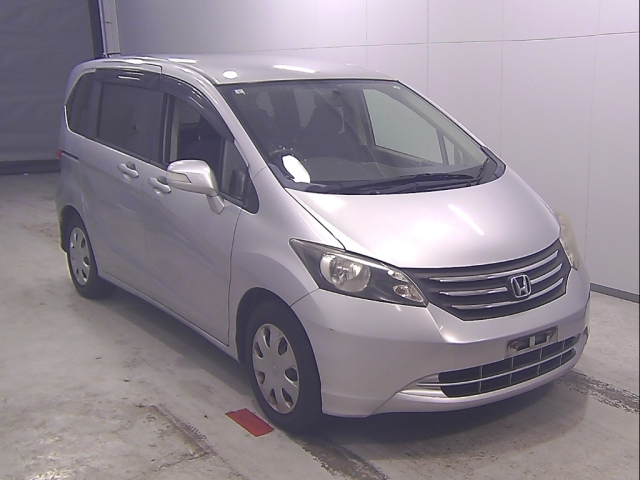 HONDA FREED — фото