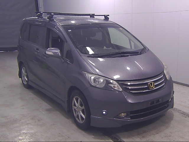 HONDA FREED — фото