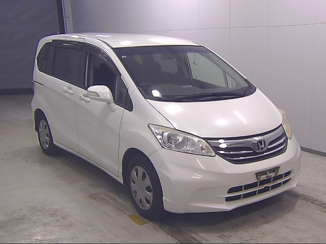 HONDA FREED — фото