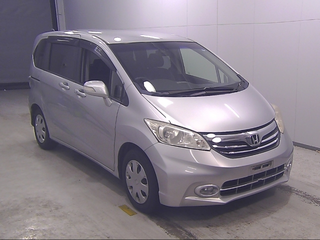 HONDA FREED — фото