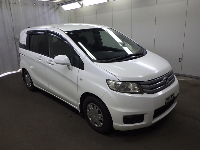HONDA FREED — фото