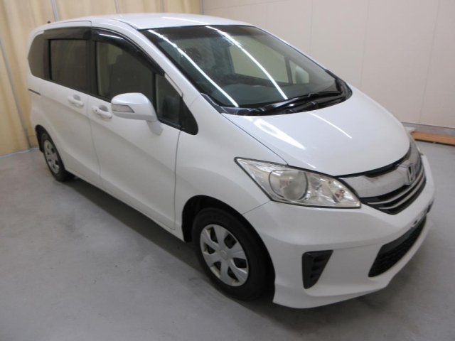HONDA FREED — фото