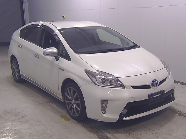 TOYOTA PRIUS — фото