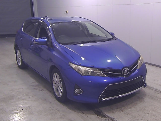 TOYOTA AURIS — фото
