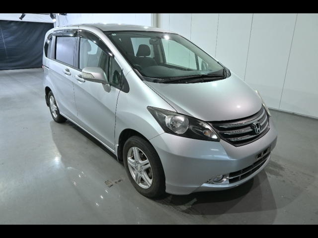 HONDA FREED — фото
