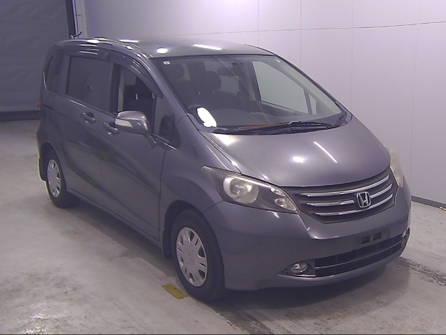 HONDA FREED — фото
