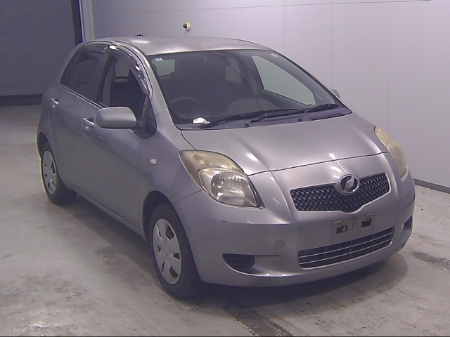 TOYOTA VITZ — фото