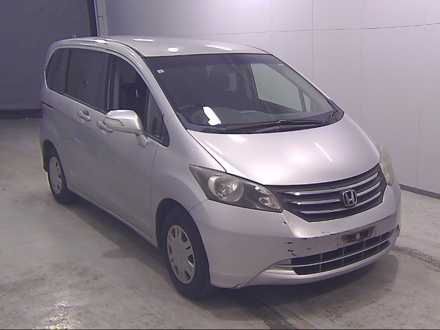 HONDA FREED — фото