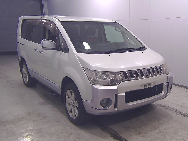 MITSUBISHI DELICA D5