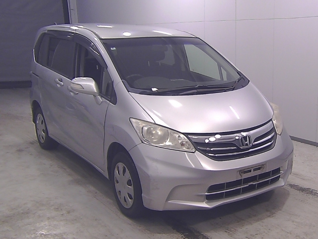 HONDA FREED — фото