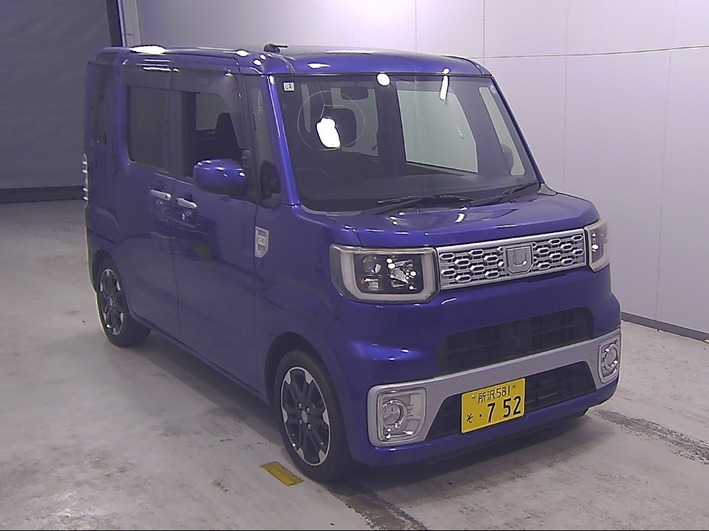 DAIHATSU WAKE — фото