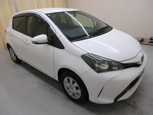 TOYOTA VITZ — фото