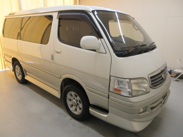 TOYOTA HIACE — фото
