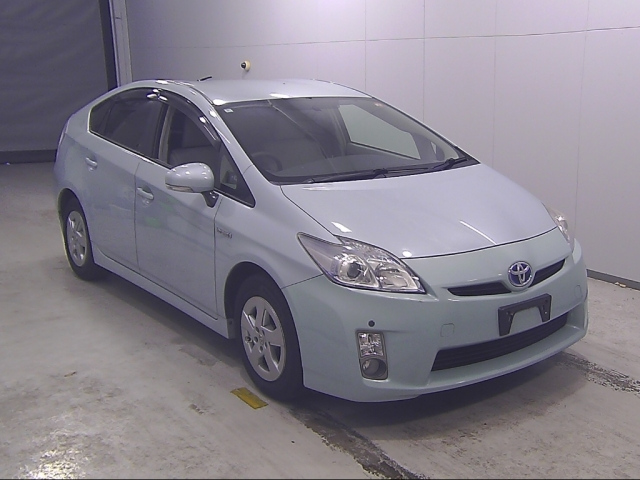 TOYOTA PRIUS — фото
