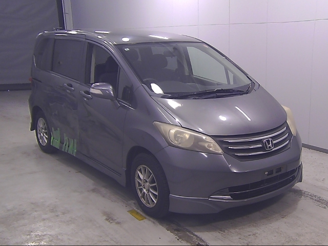 HONDA FREED — фото