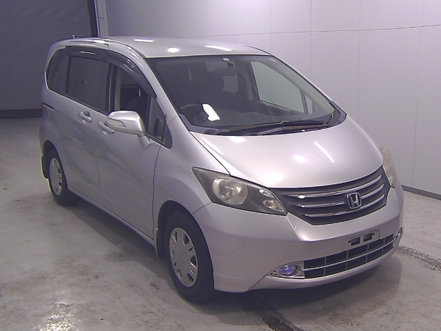 HONDA FREED — фото