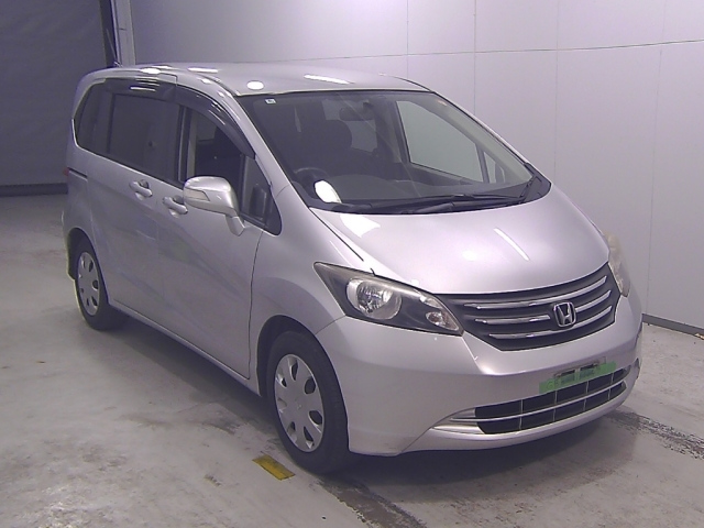 HONDA FREED — фото