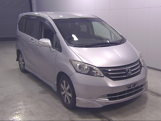 HONDA FREED — фото