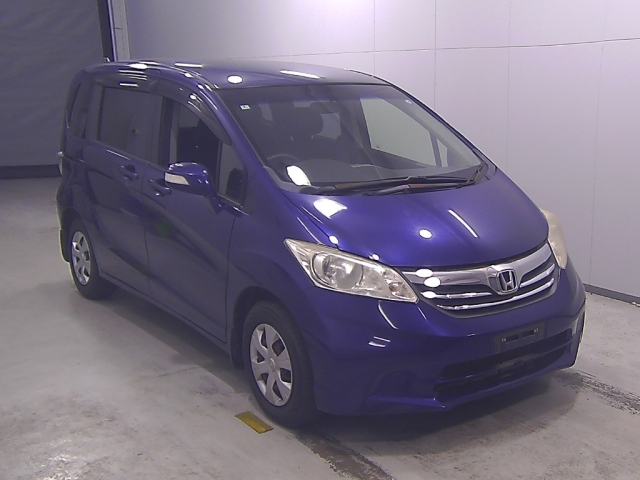 HONDA FREED — фото