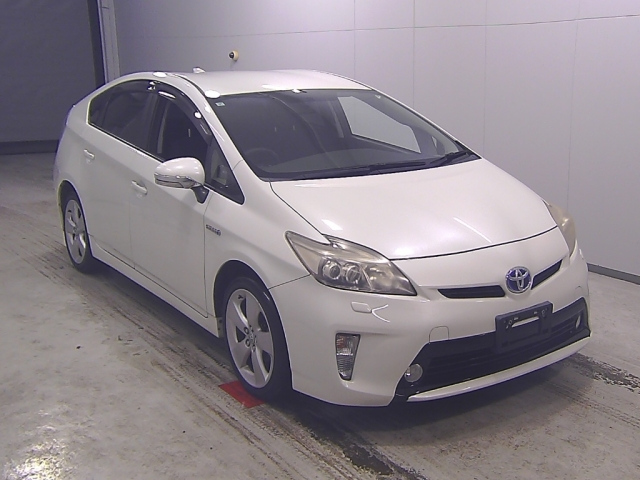 TOYOTA PRIUS — фото