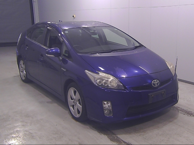 TOYOTA PRIUS — фото