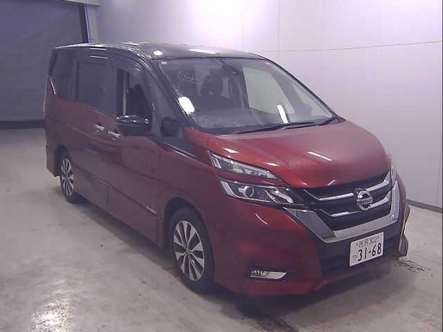 NISSAN SERENA — фото