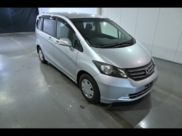 HONDA FREED — фото