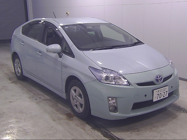TOYOTA PRIUS — фото