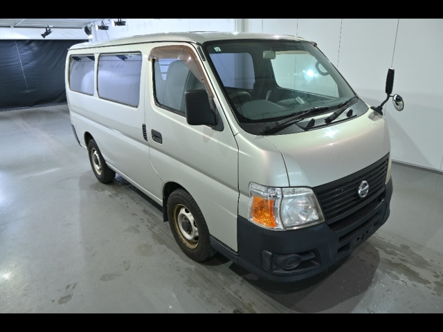 NISSAN CARAVAN — фото