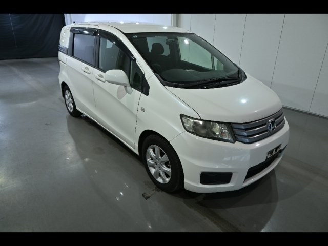 HONDA FREED — фото