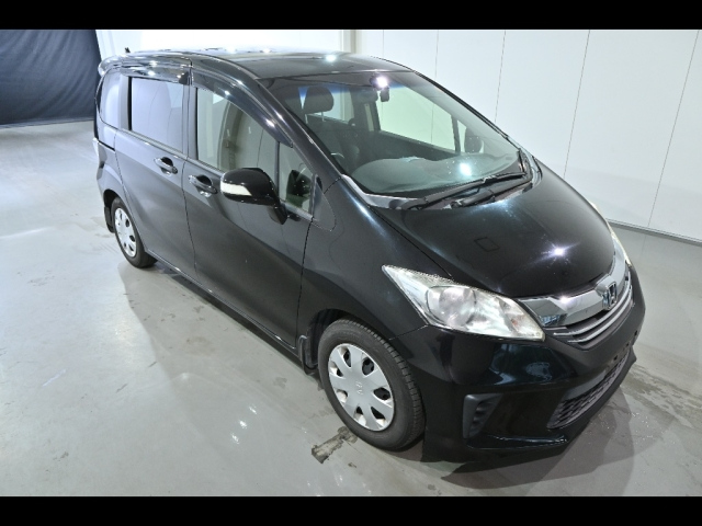 HONDA FREED — фото