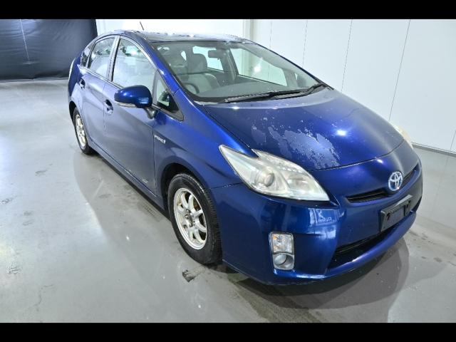 TOYOTA PRIUS — фото