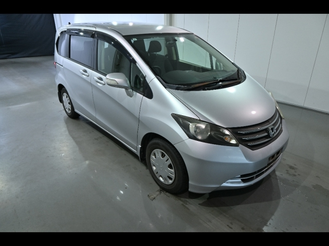 HONDA FREED — фото