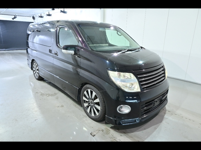 NISSAN ELGRAND — фото