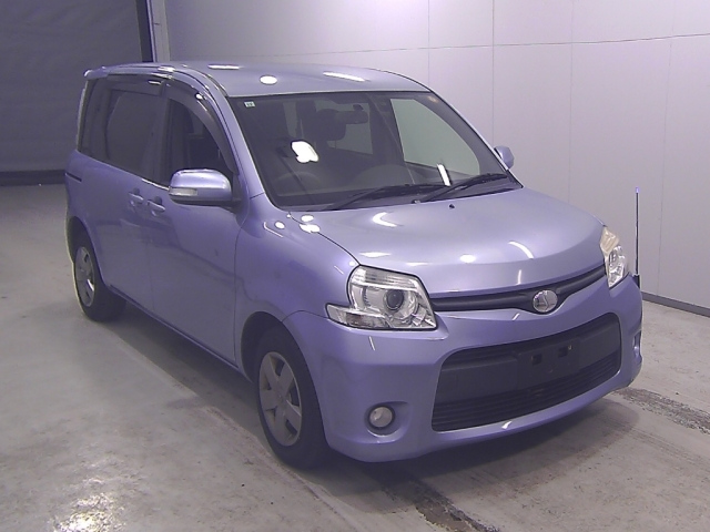 TOYOTA SIENTA — фото