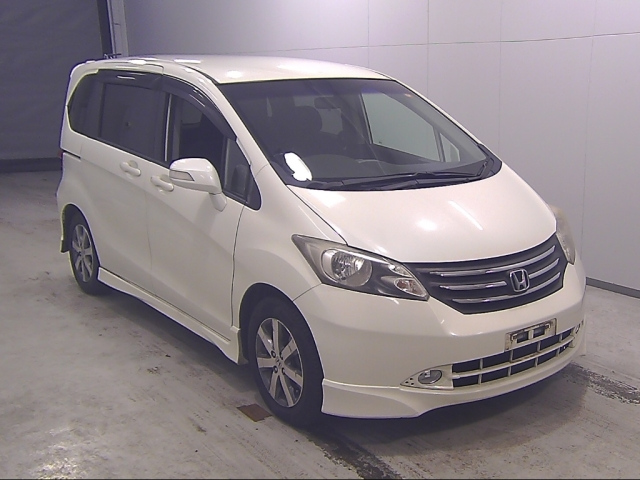 HONDA FREED — фото