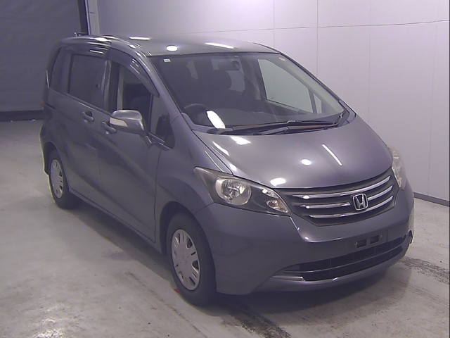 HONDA FREED — фото