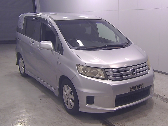 HONDA FREED — фото