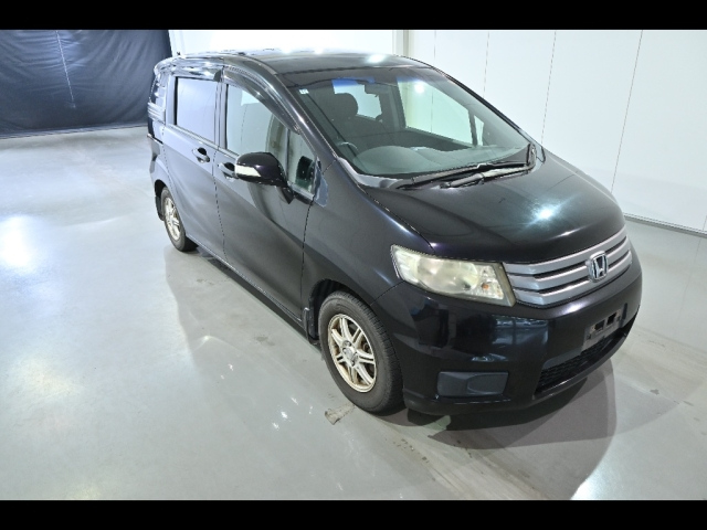 HONDA FREED — фото