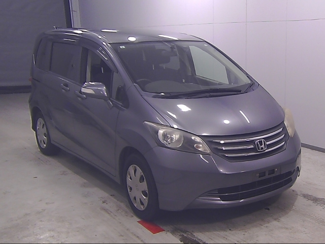 HONDA FREED — фото