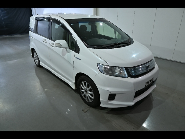 HONDA FREED — фото